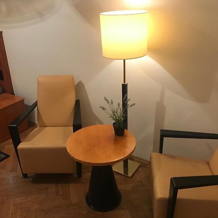 All Seasons Hostel Praha Bagian luar foto