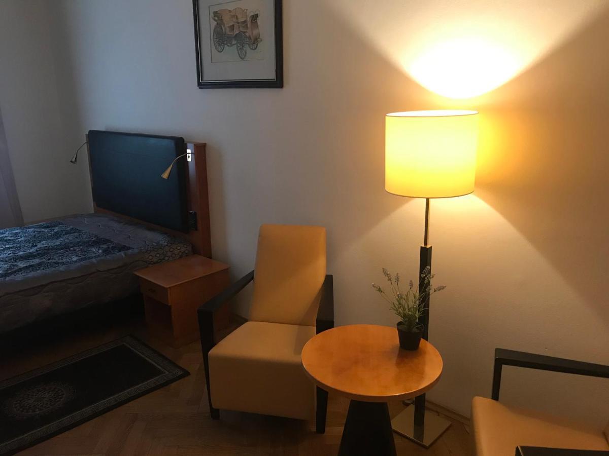 All Seasons Hostel Praha Bagian luar foto