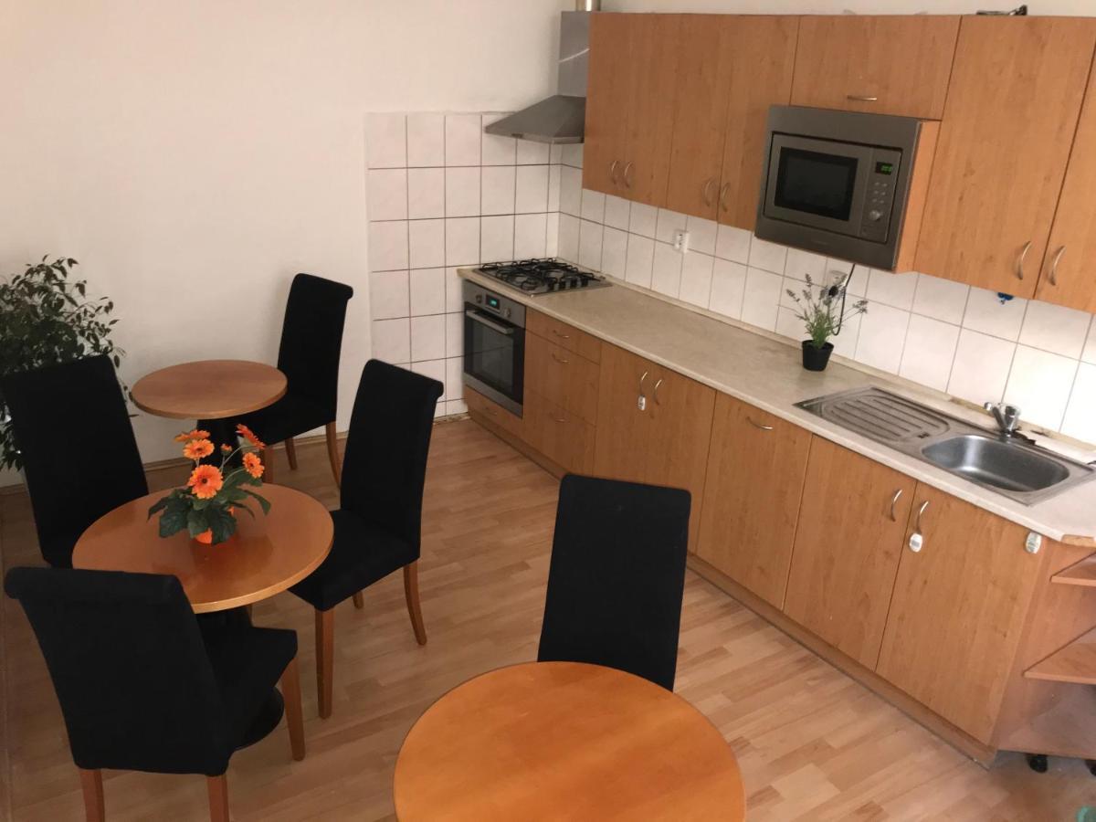 All Seasons Hostel Praha Bagian luar foto