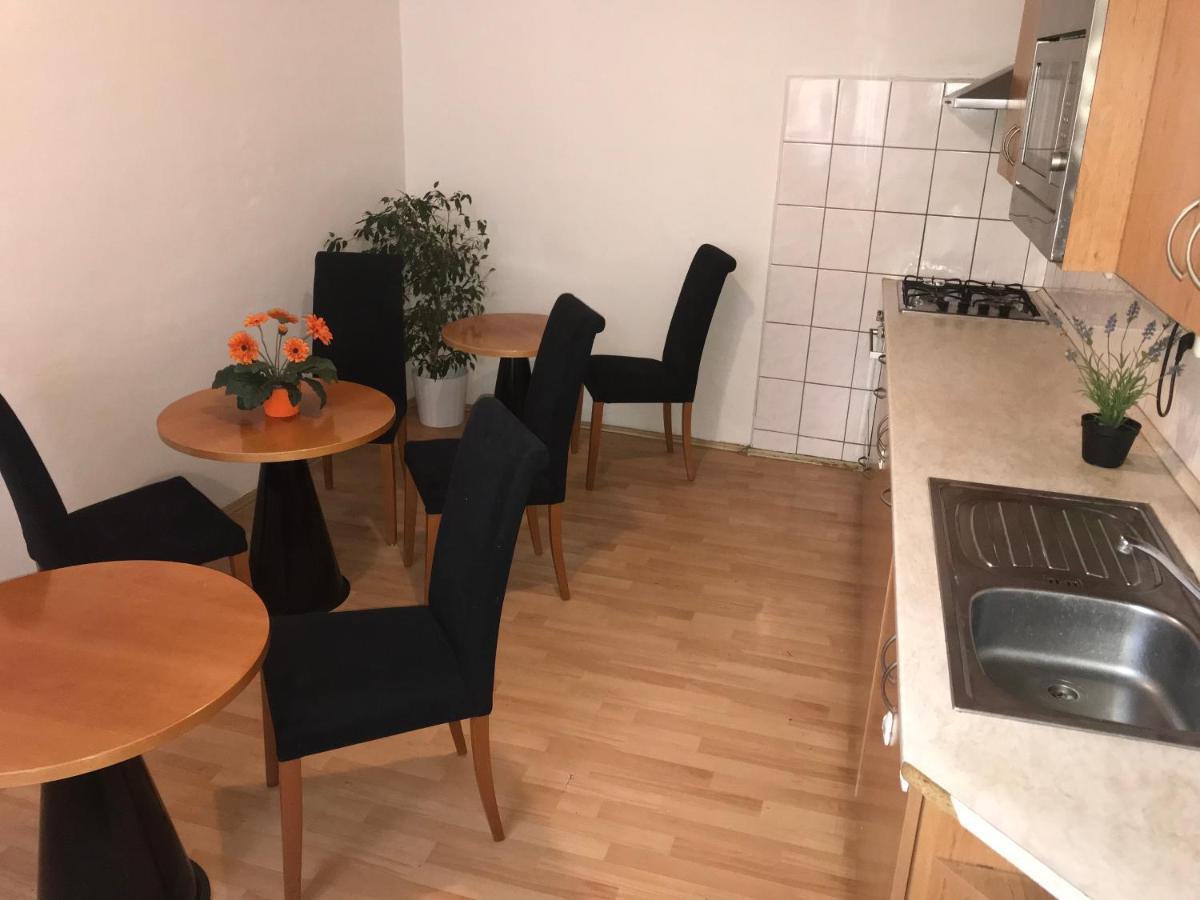 All Seasons Hostel Praha Bagian luar foto