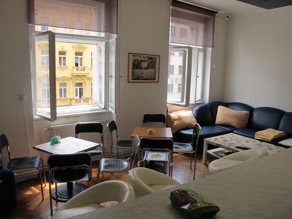 All Seasons Hostel Praha Bagian luar foto