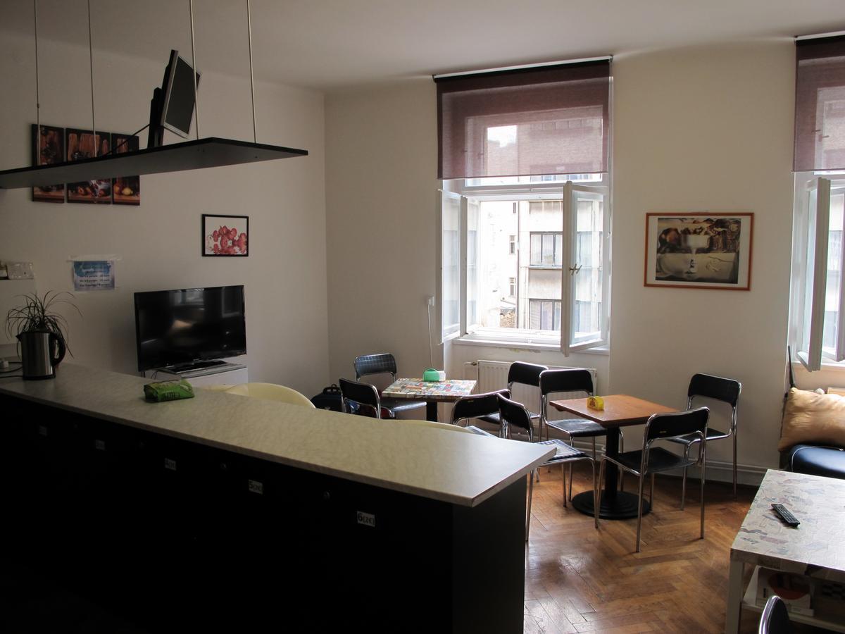 All Seasons Hostel Praha Bagian luar foto