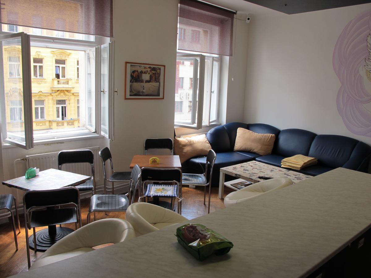 All Seasons Hostel Praha Bagian luar foto