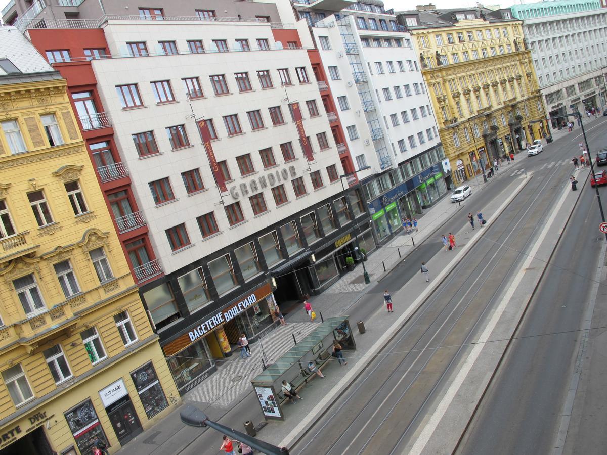 All Seasons Hostel Praha Bagian luar foto